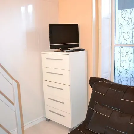 Petit Studio Dans Immeuble De Caractere 아파트